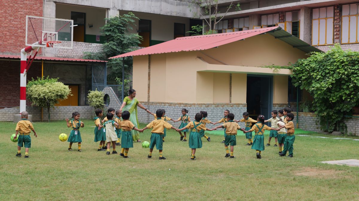 Children in Balvatika class